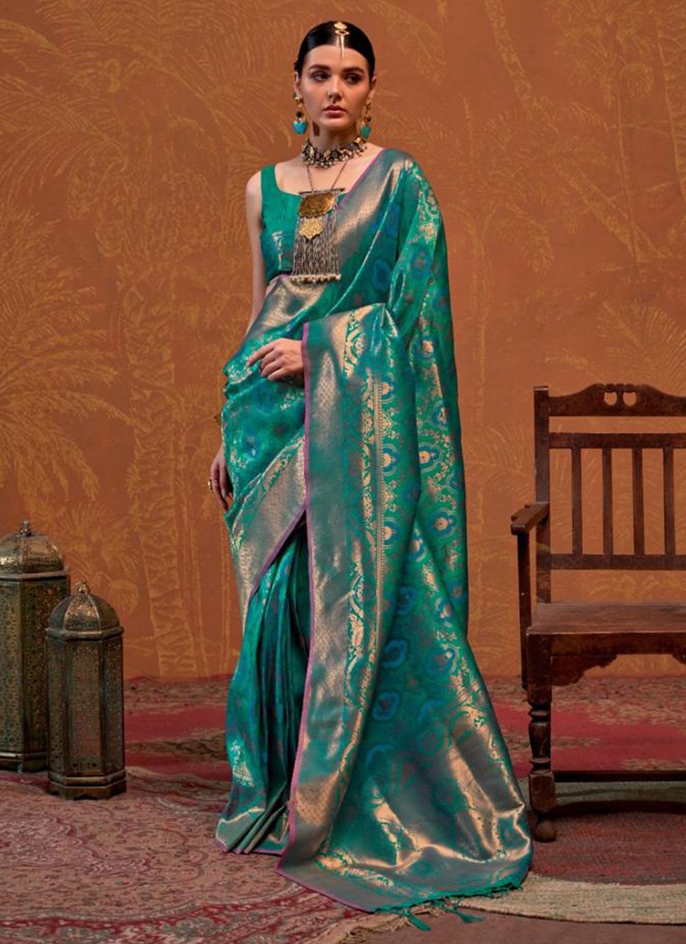 Classic Weaving Zari Handloom Silk Saree - S7909