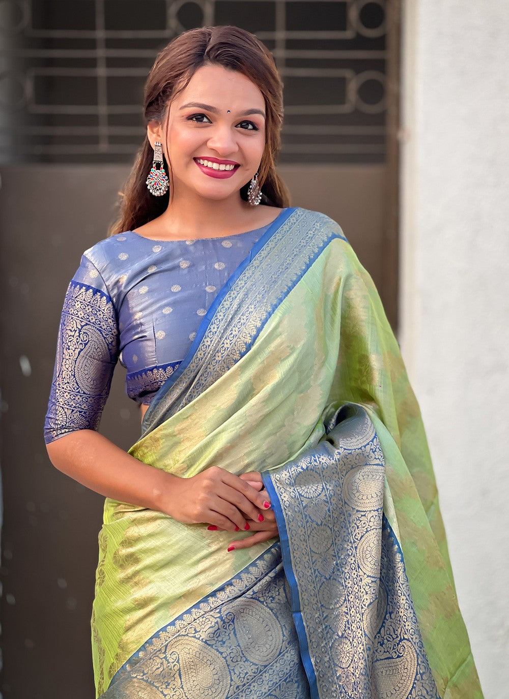 Trendy Weaving Zari Silk, Tissue Saree - S8870