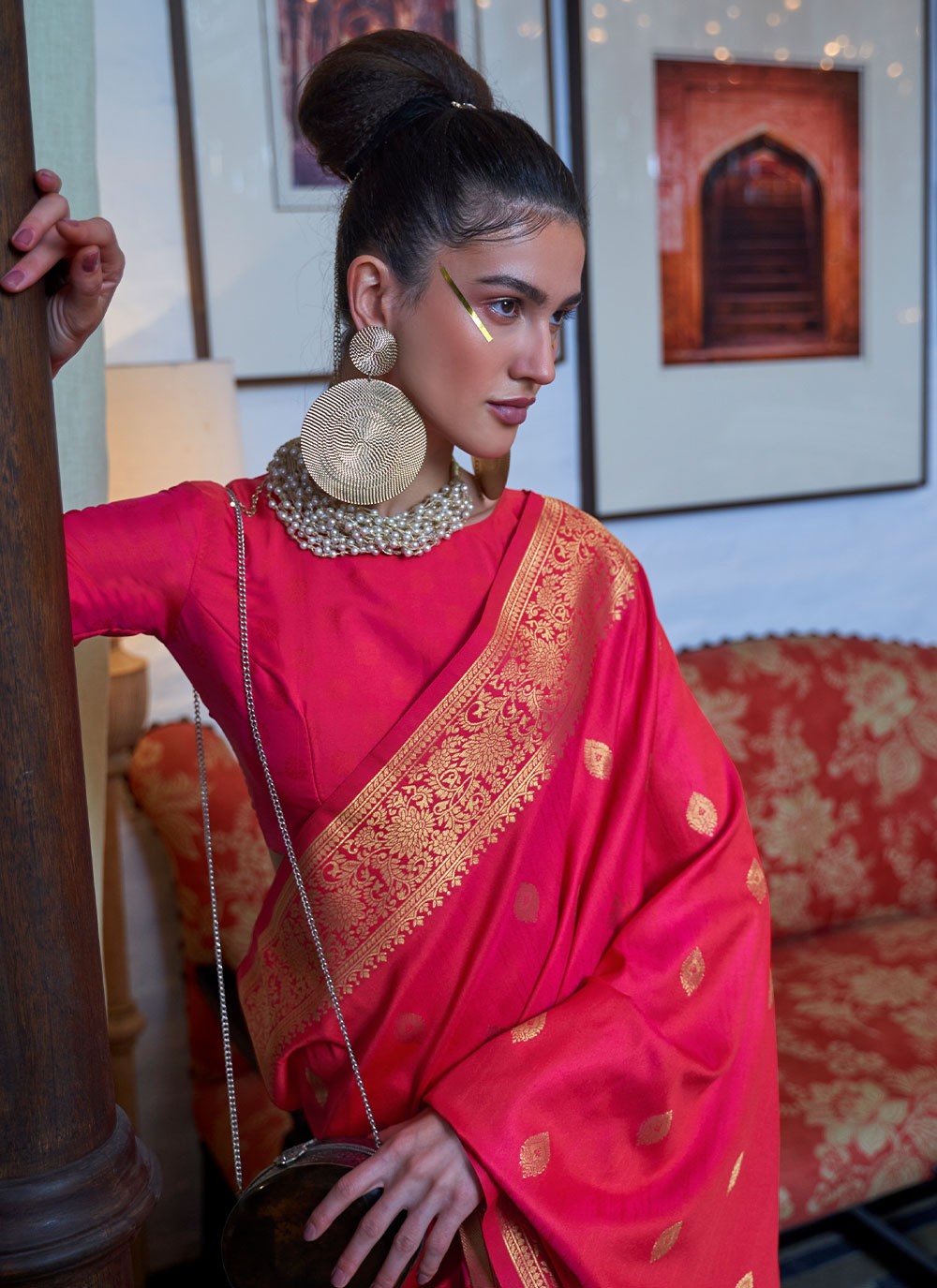 Contemporary Weaving Zari Handloom Silk Saree - S2902