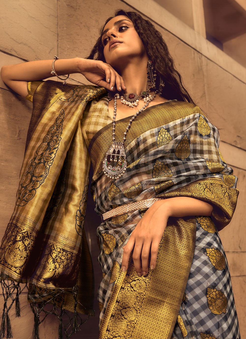 Classic Weaving Zari Handloom Silk Saree - S3925
