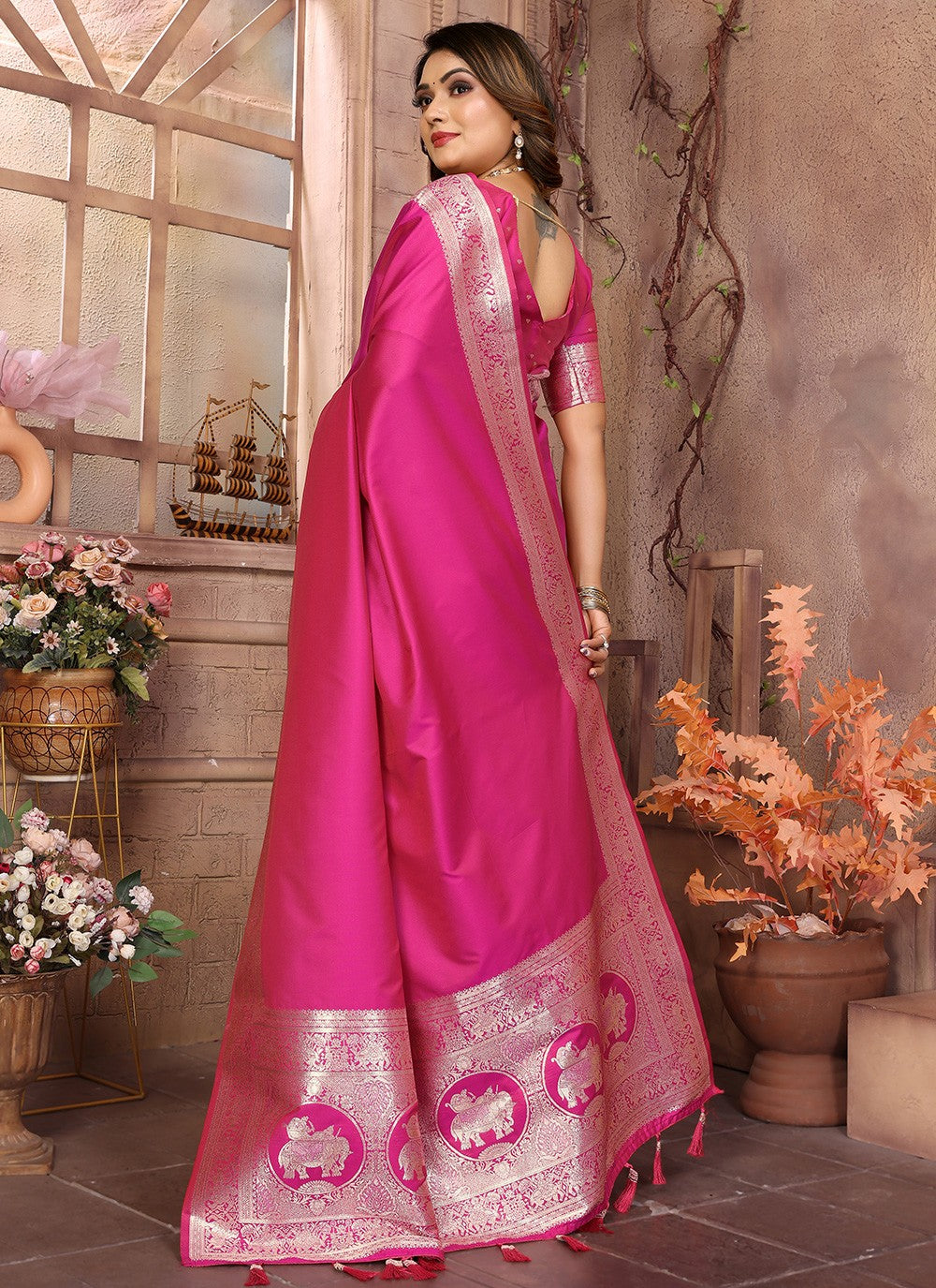 Hot Pink Banarasi Silk Contemporary Saree Jacquard Work, Weaving Zari S17849