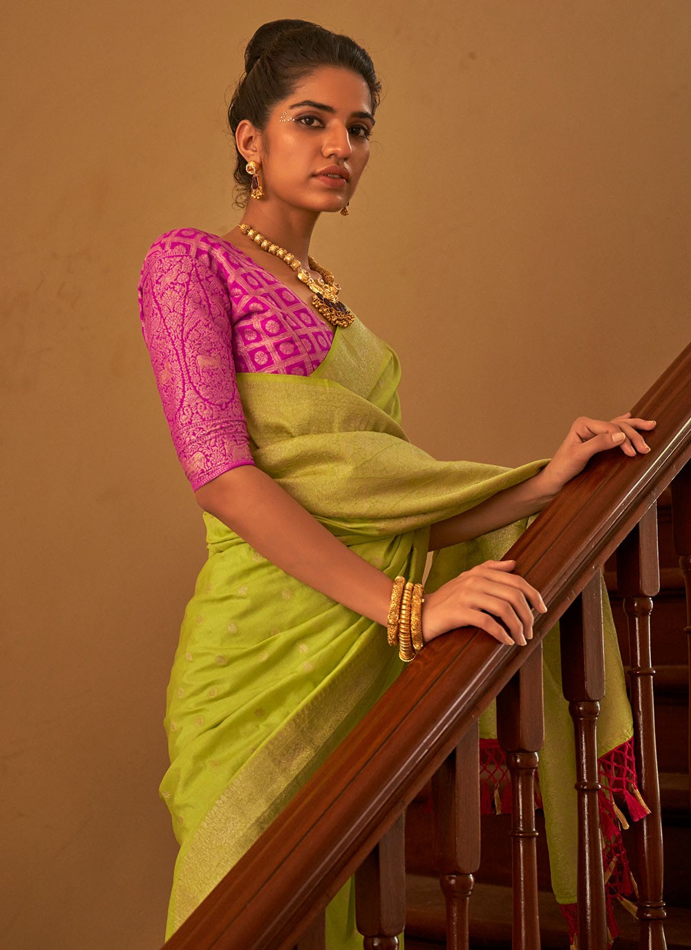 Classic Weaving Zari Crepe Silk, Naylon Saree - S6760