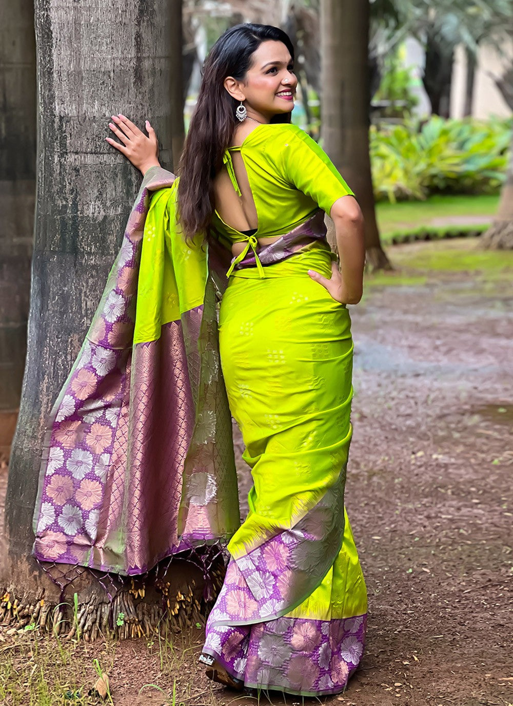 Classic Weaving Zari Silk Saree - S8718