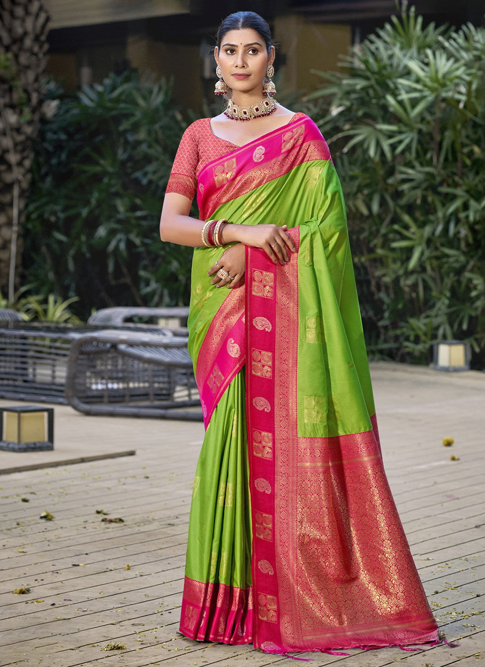 Contemporary Weaving Zari Silk Saree - S9867