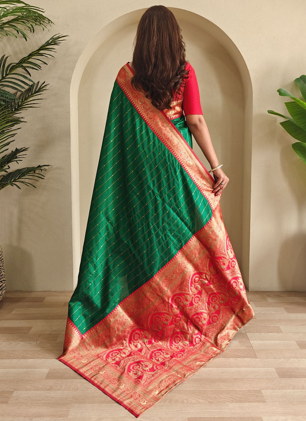 Green Silk Contemporary Saree Weaving Zari S18395