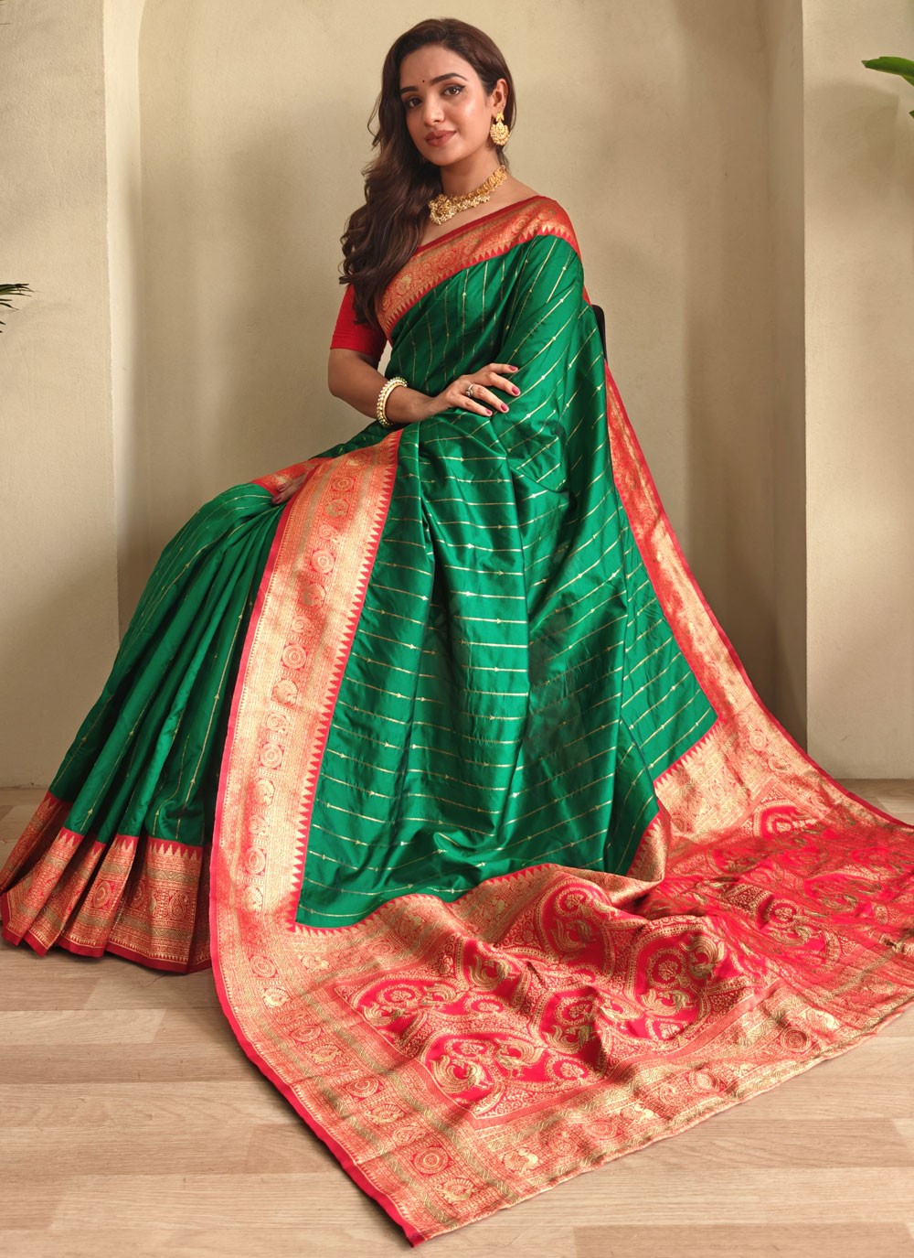 Green Silk Contemporary Saree Weaving Zari S18395