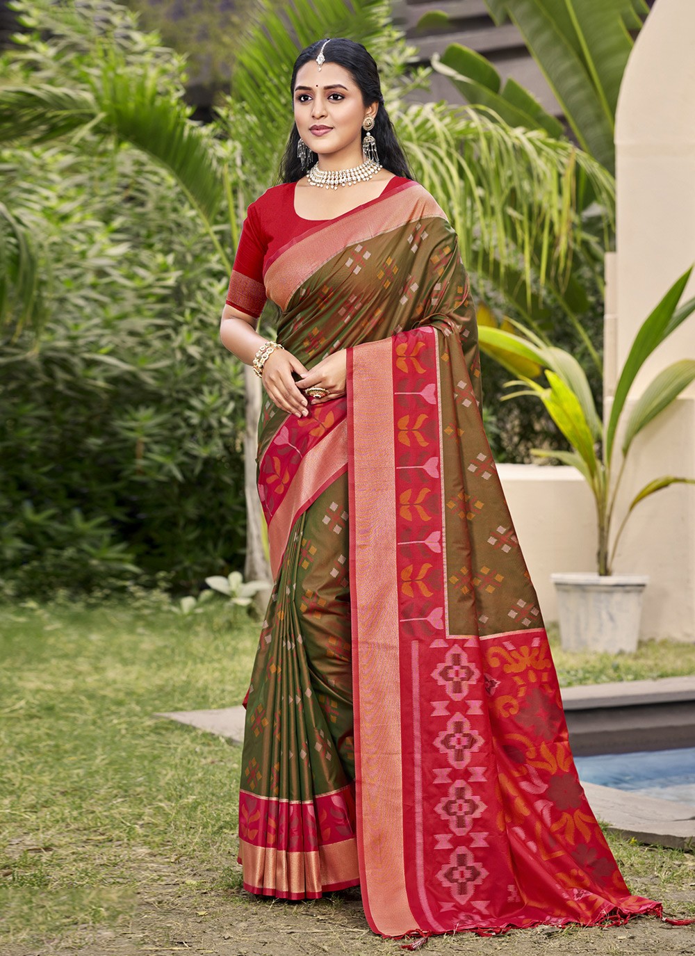 Trendy Saree Weaving Zari Brown Silk Saree S12939