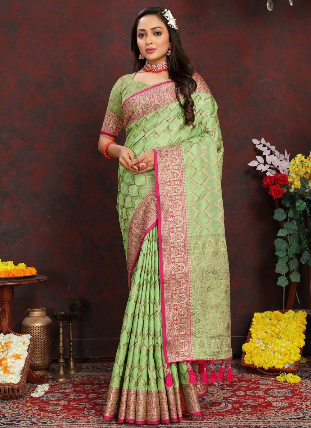 Trendy Weaving Zari Silk Saree - S5277