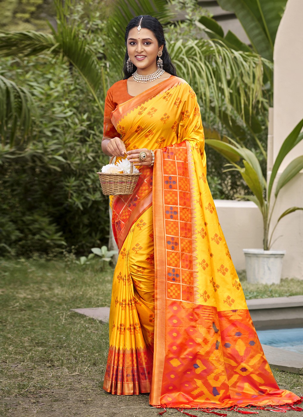 Classic Saree Weaving Zari Yellow Silk S12824