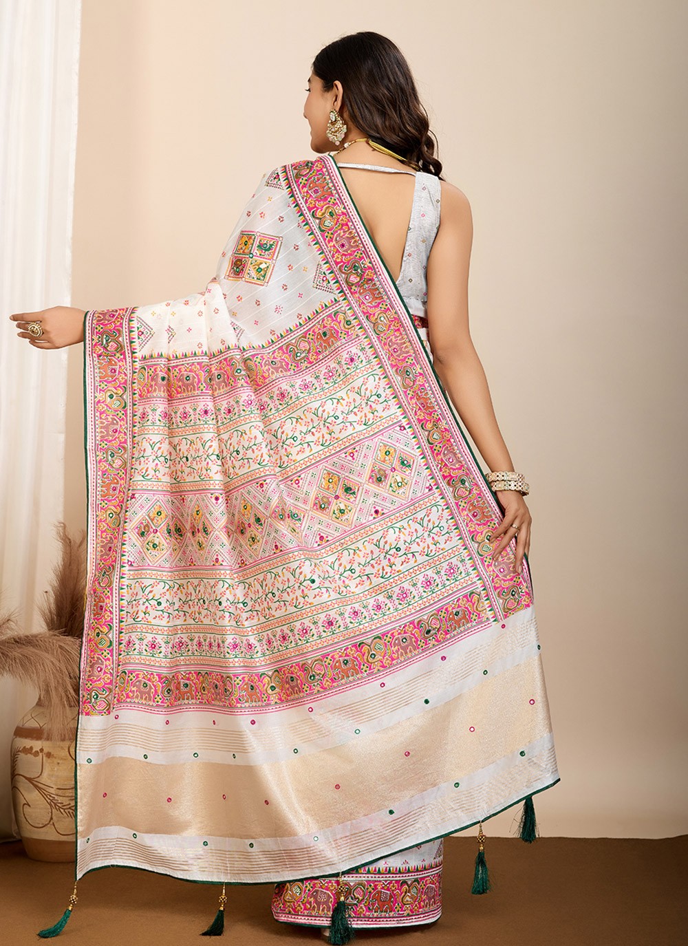 Classic Saree Foliage Prints White Cotton Saree S13538