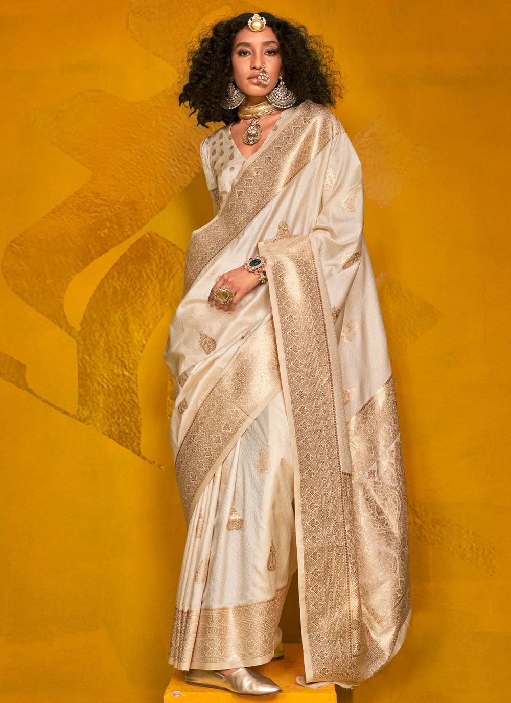 Classic Saree Weaving Zari White Handloom Silk Saree S13177