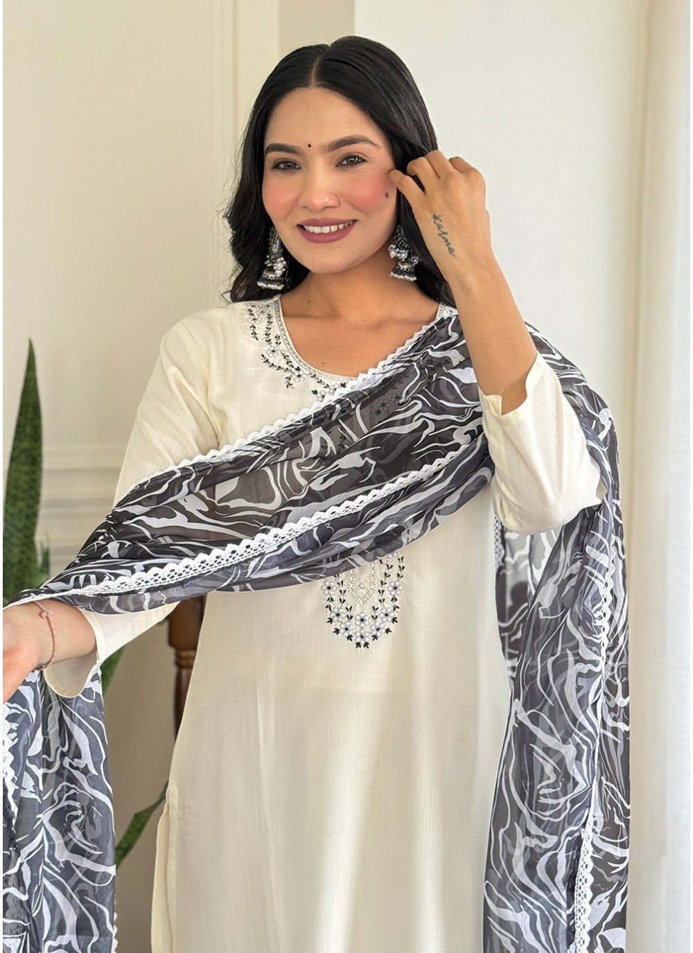 Embroidered Rayon White Salwar Suit T6029