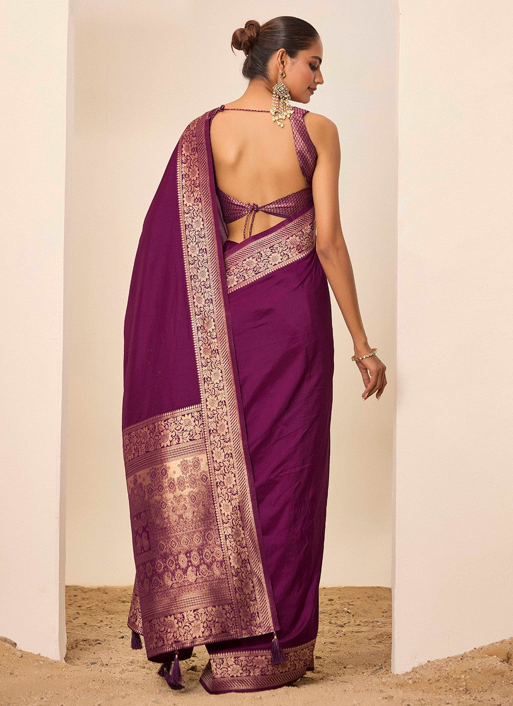 Wine Silk Contemporary Saree Woven S16640