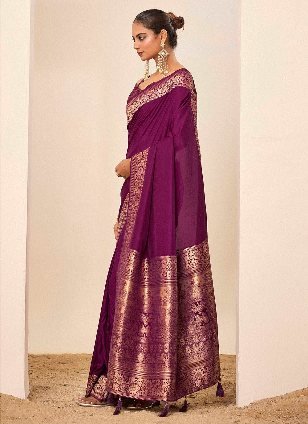 Wine Silk Contemporary Saree Woven S16640