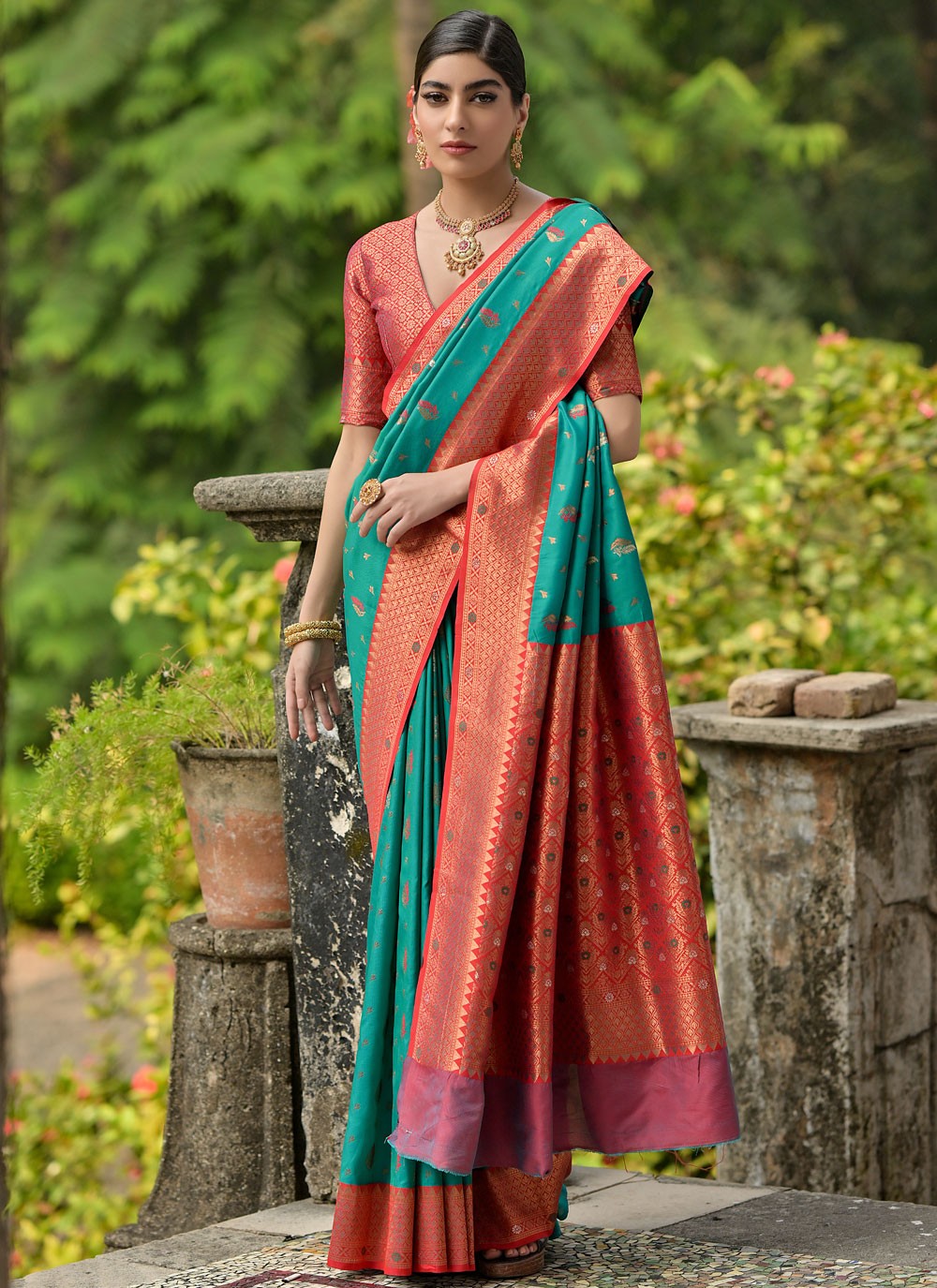 Contemporary Woven Green Banarasi Silk Saree S13050