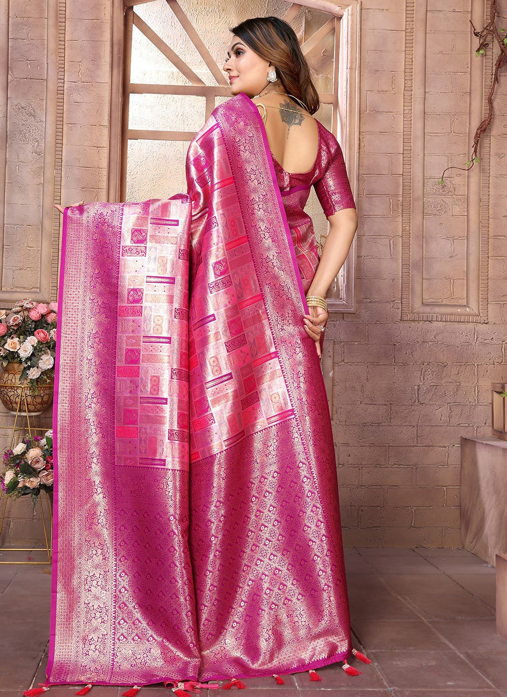 Woven Banarasi Silk Magenta Contemporary Saree S15062