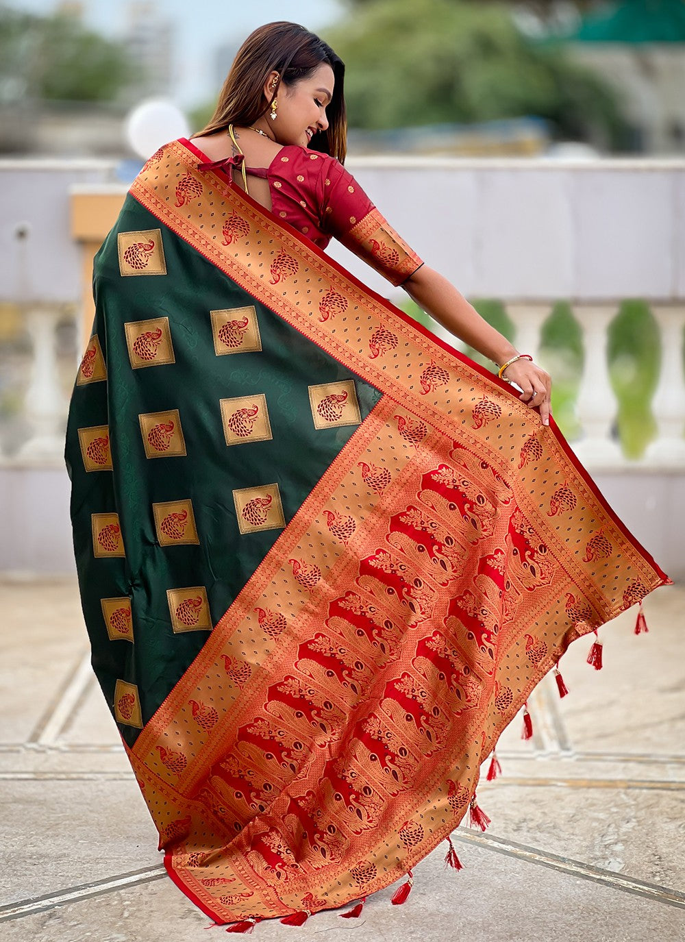 Green Banarasi Silk Trendy Saree Meenakari, Woven S18776