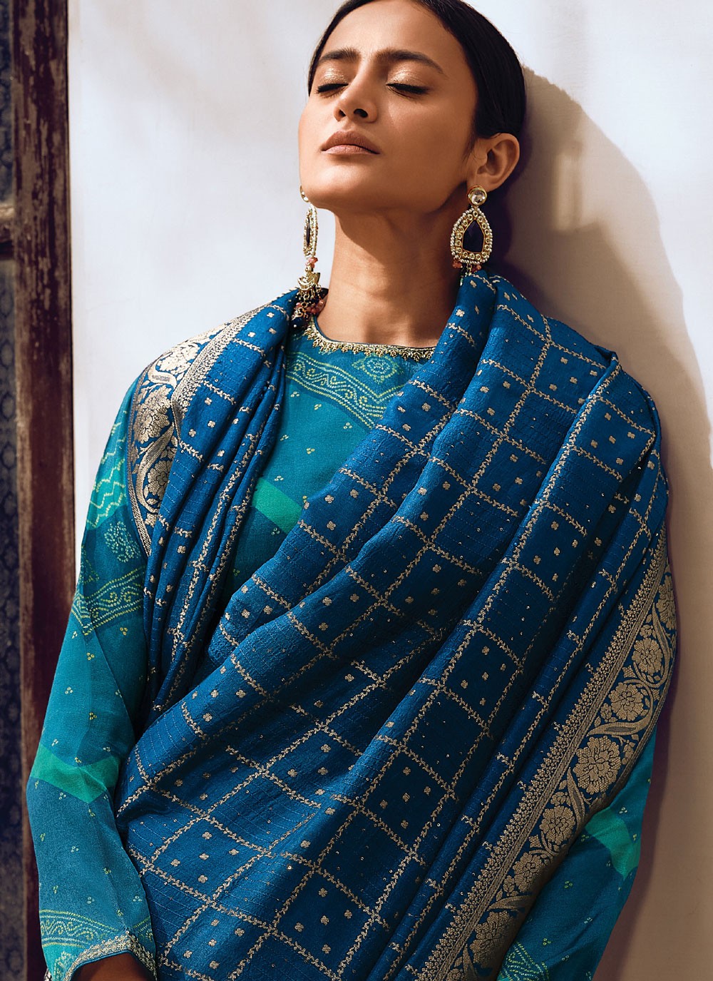 Classic Woven Viscose Saree - S4240