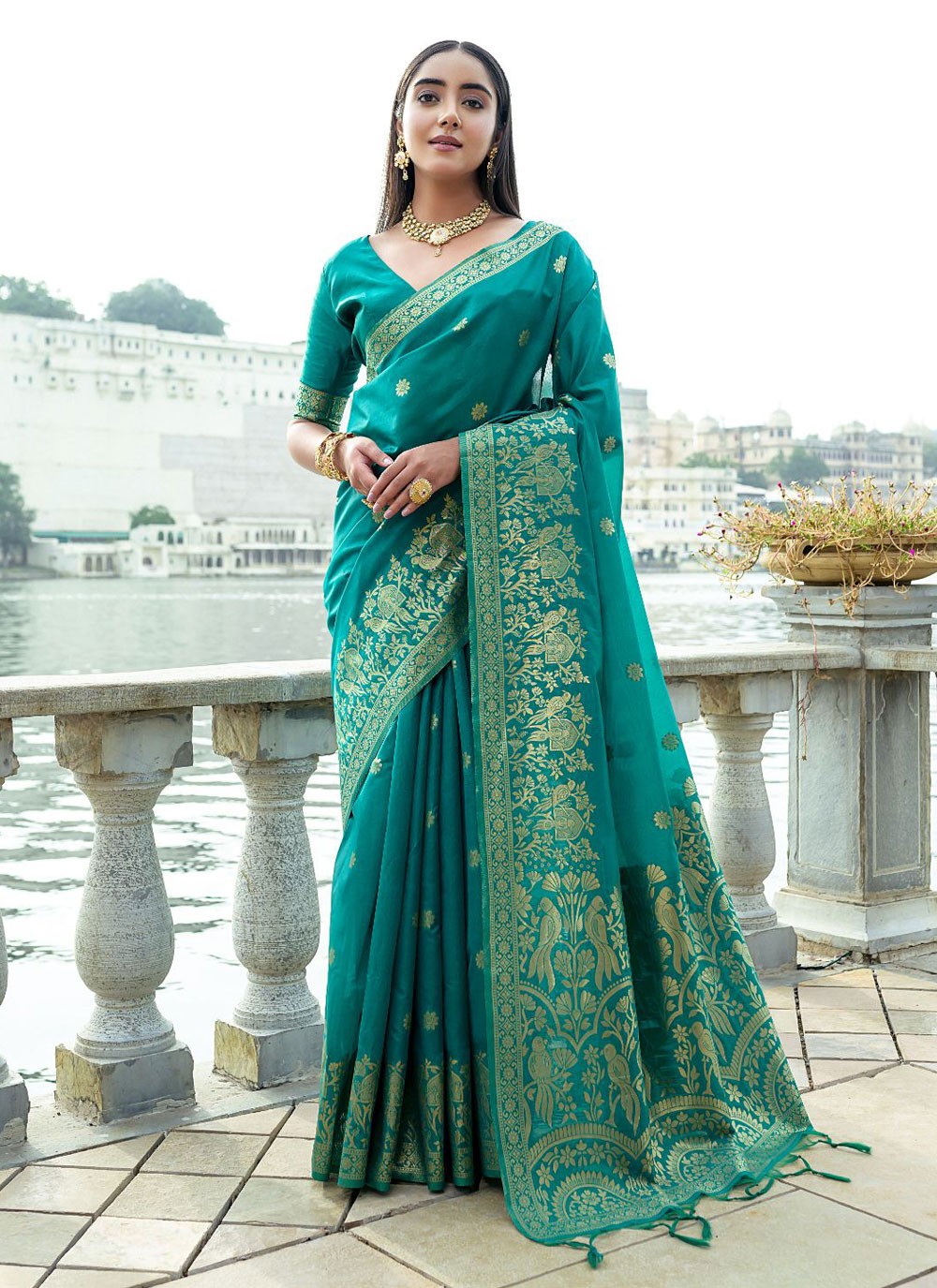 Trendy Woven Silk Saree - S4329