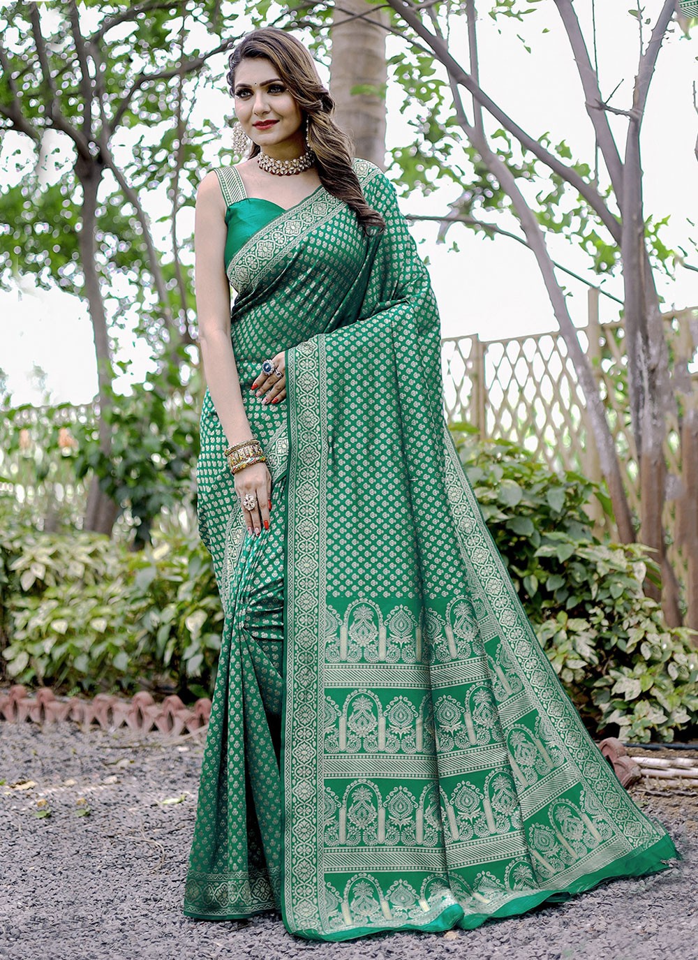 Classic Woven Banarasi Silk Saree - S6034