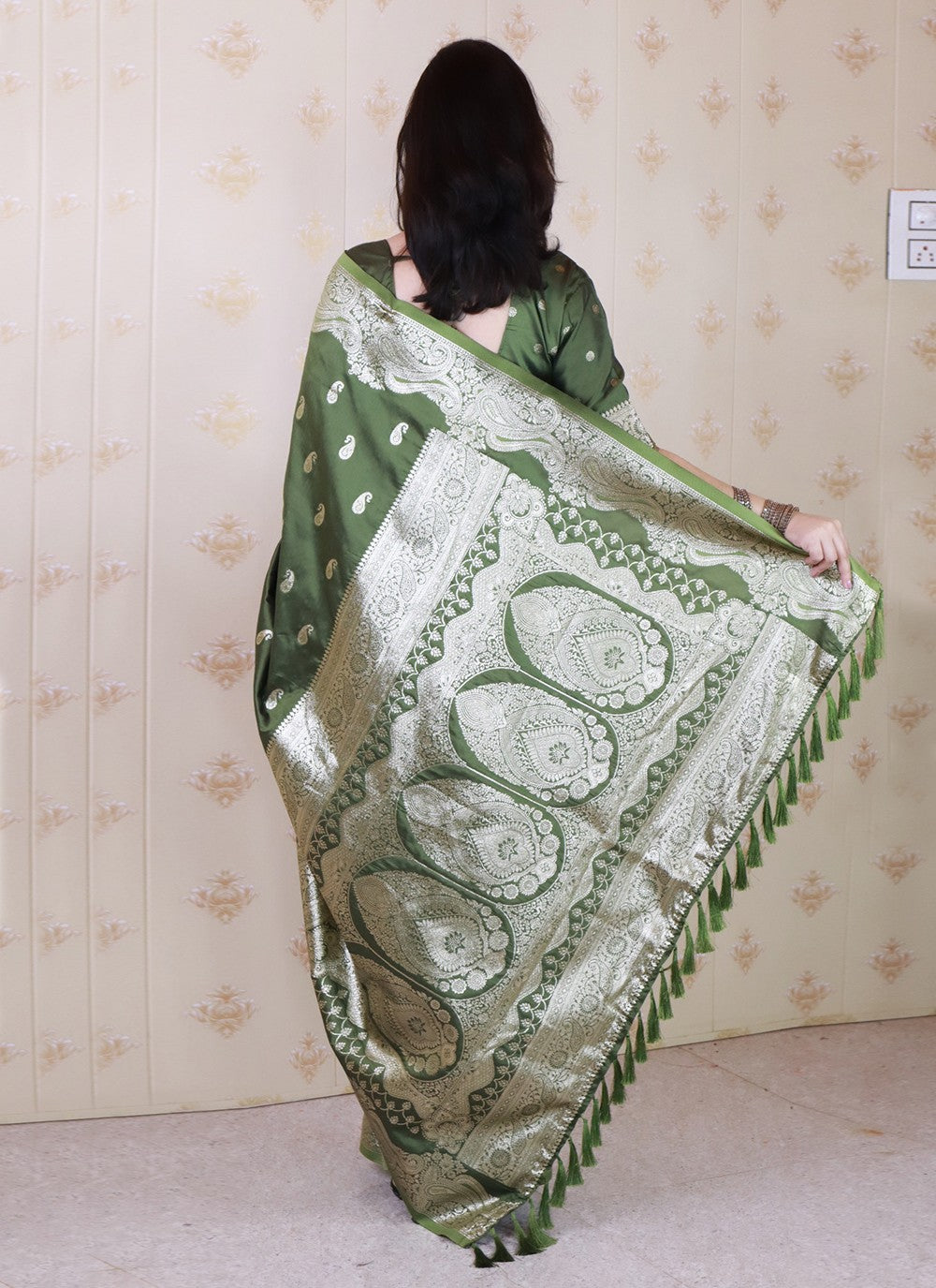 Green Banarasi Silk Classic Saree Woven S19465