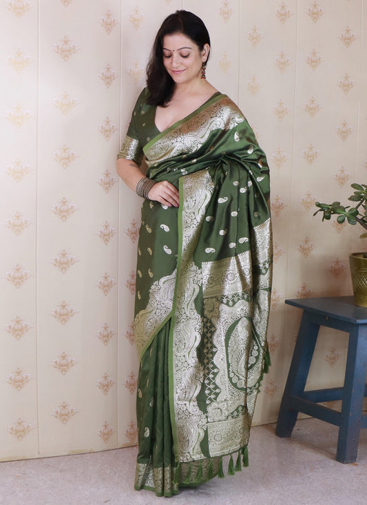Green Banarasi Silk Classic Saree Woven S19465