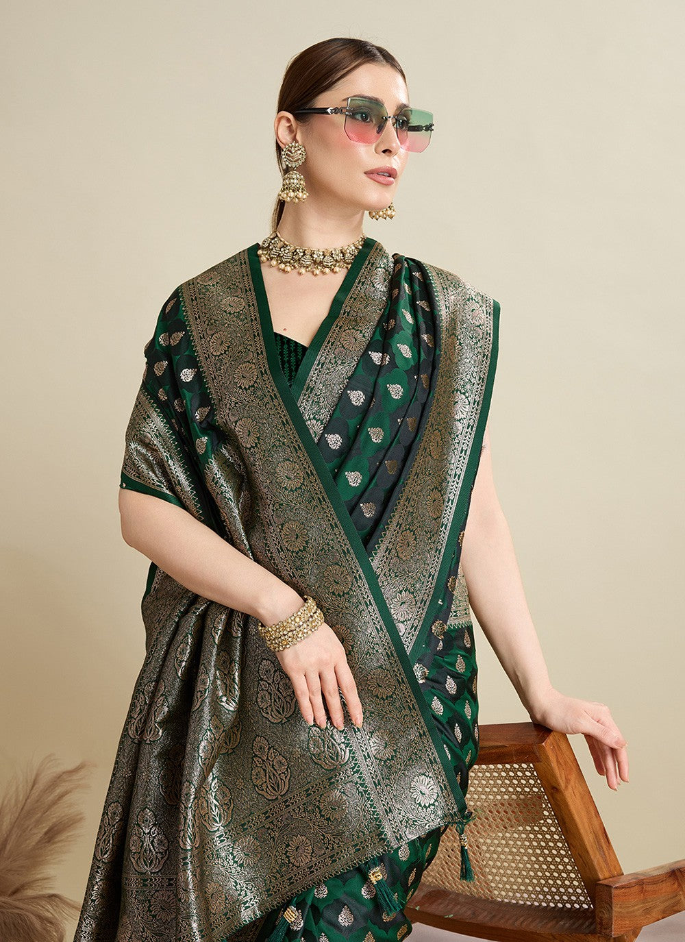 Green Satin Silk Contemporary Saree Woven S16830