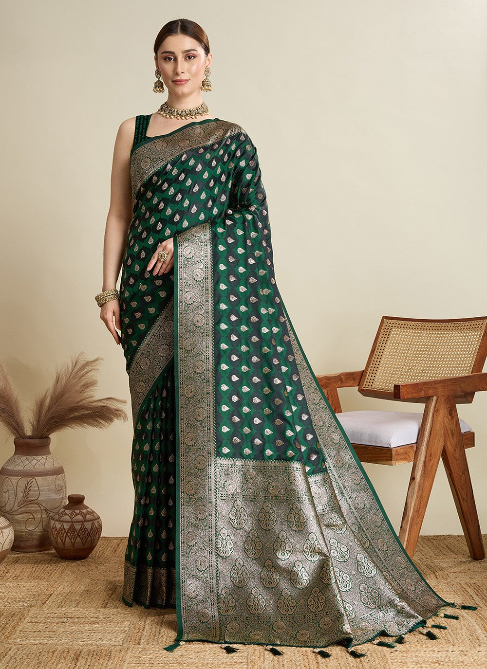 Green Satin Silk Contemporary Saree Woven S16830