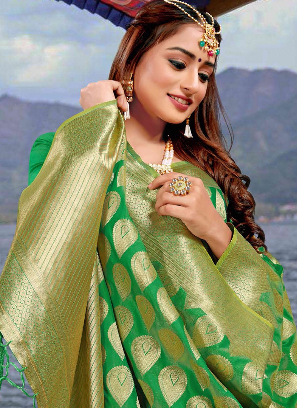 Trendy Woven Silk Saree - S5219