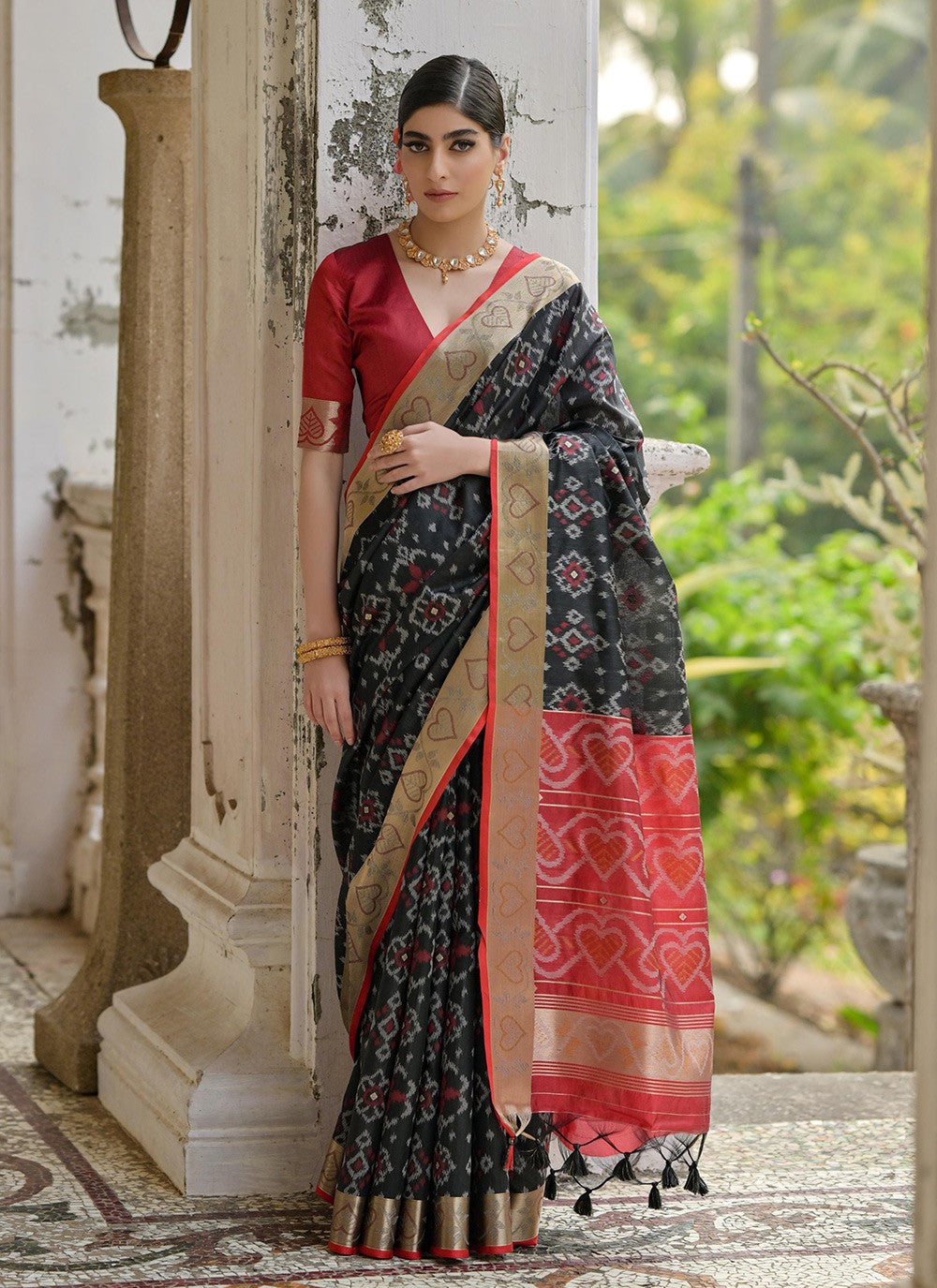 Trendy Saree Woven Grey Silk Saree S13715