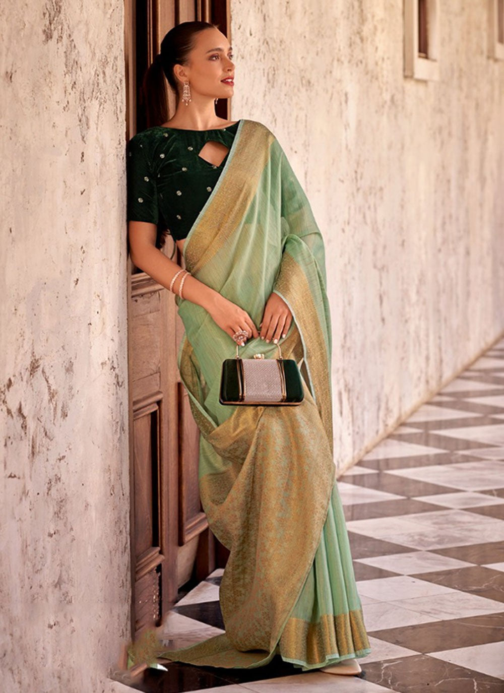 Classic Woven Linen Saree - S7223