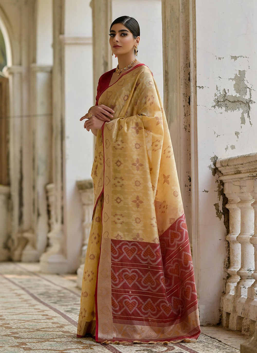 Contemporary Woven Cream Silk Saree S13714