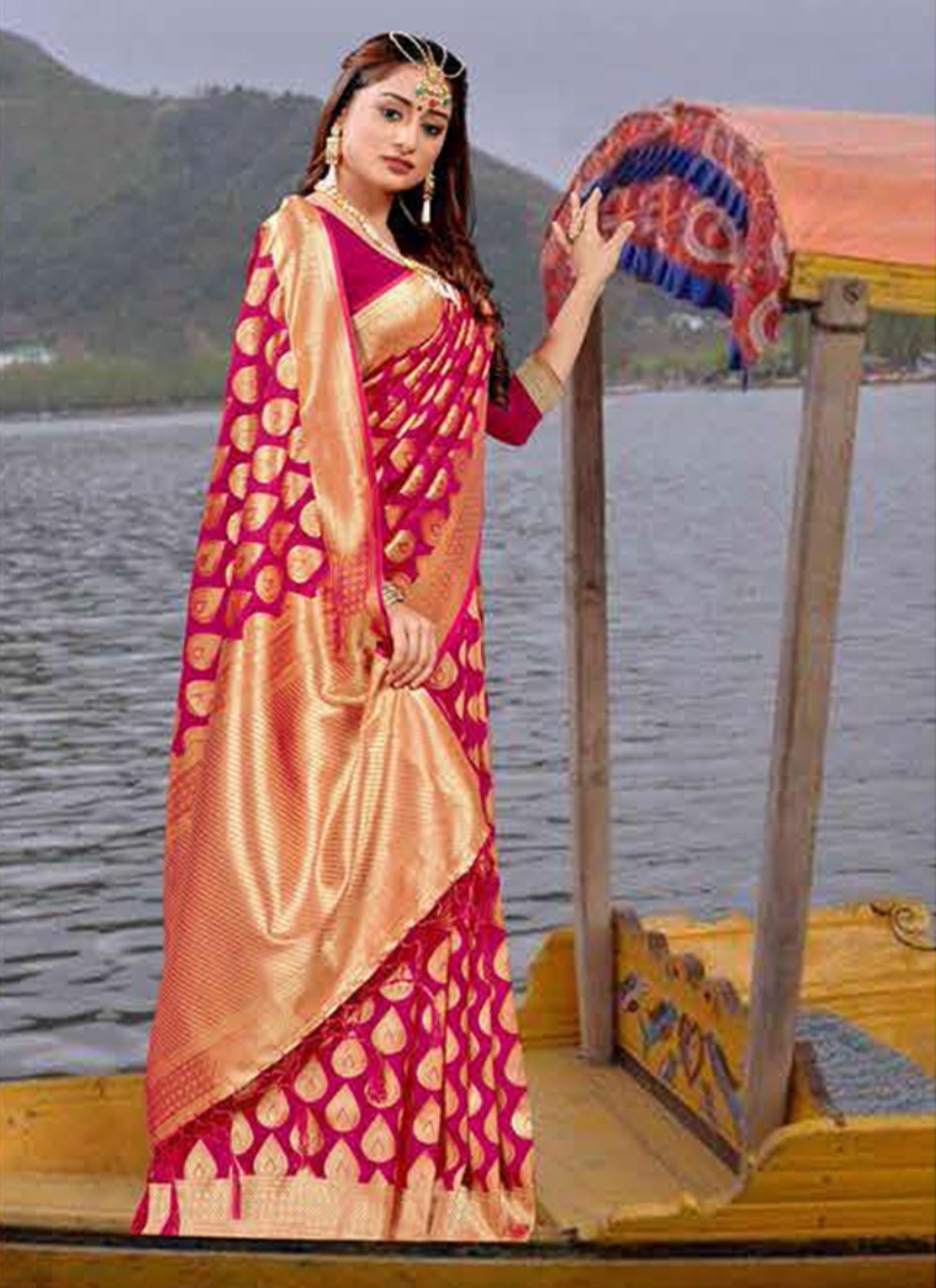 Trendy Woven Silk Saree - S5219