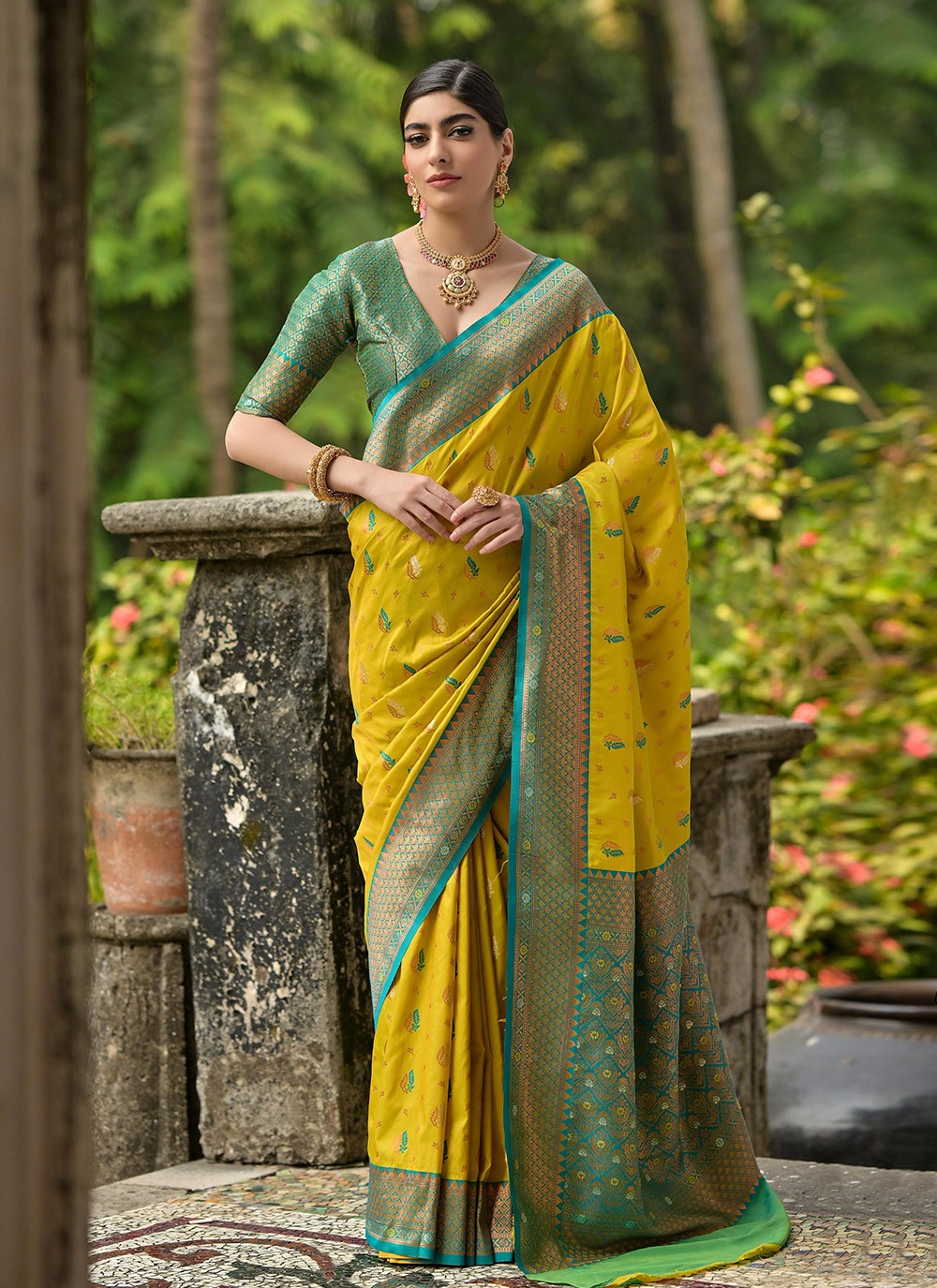 Trendy Saree Weaving Zari Yellow Banarasi Silk Saree S13340