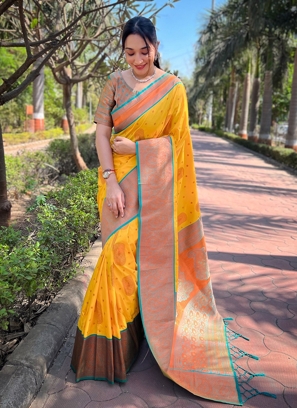 Classic Woven Silk Saree - S8093