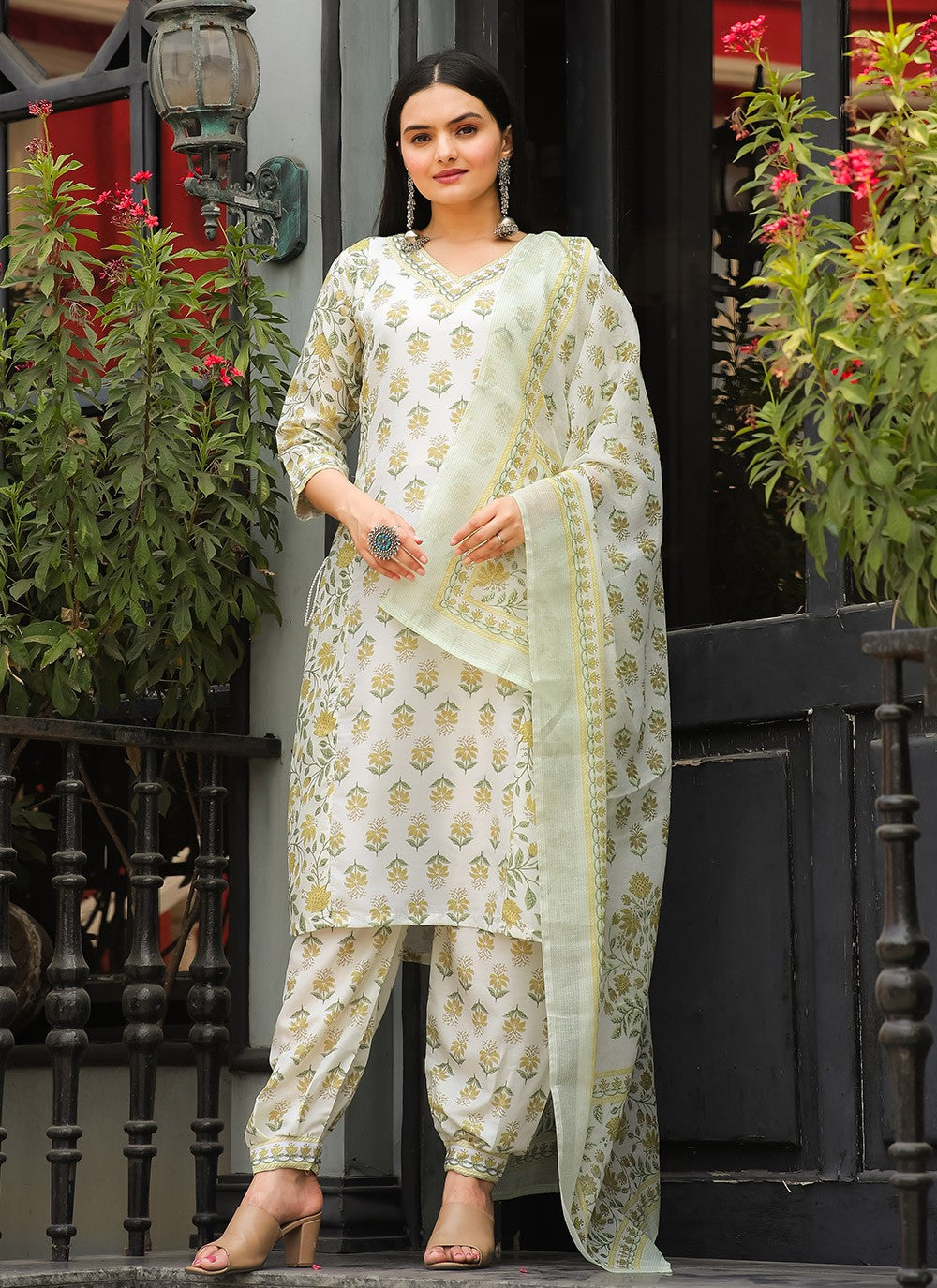 Salwar Suit Lace Yellow Muslin T5044
