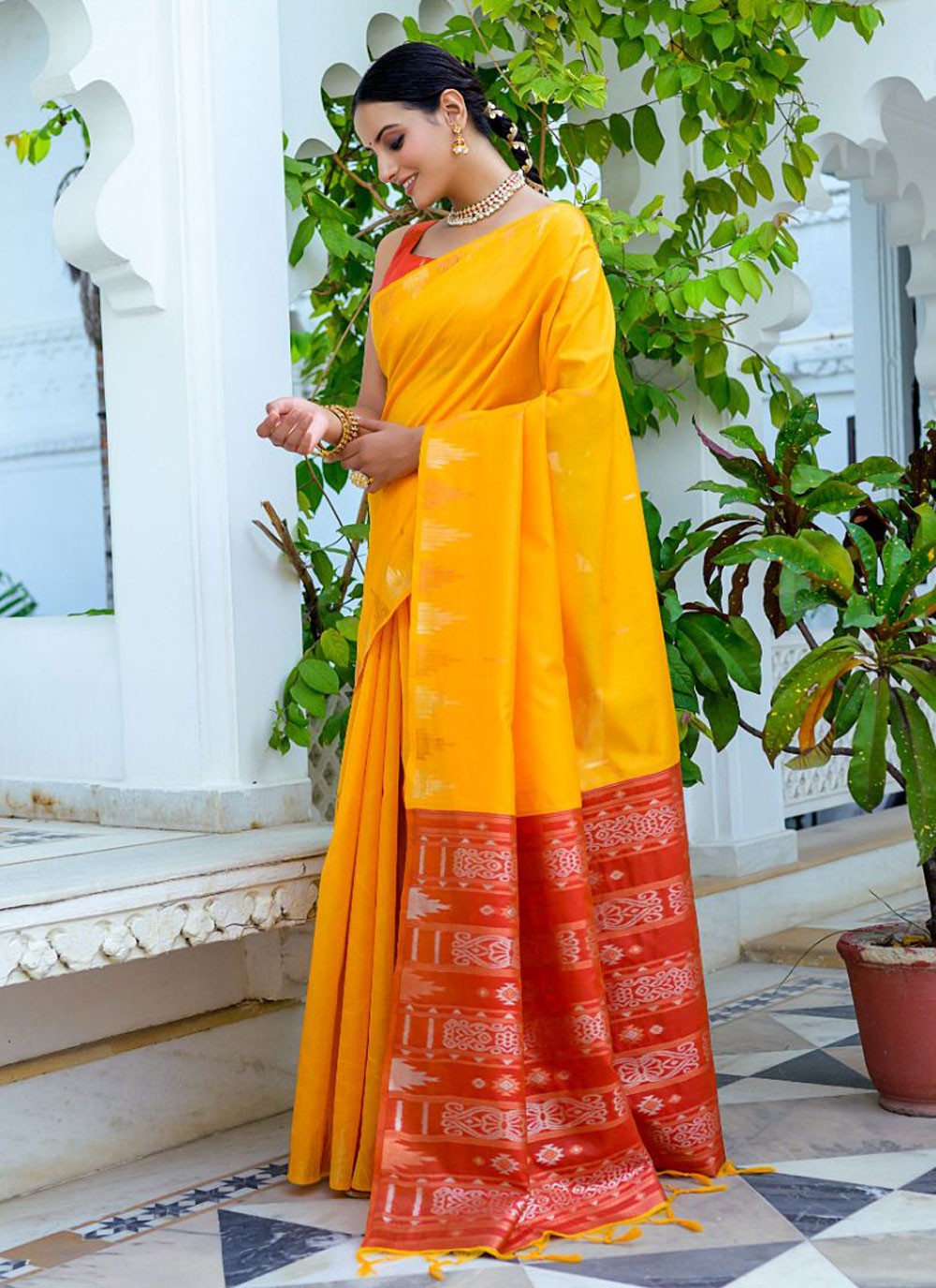 Trendy Woven Silk Saree - S4339