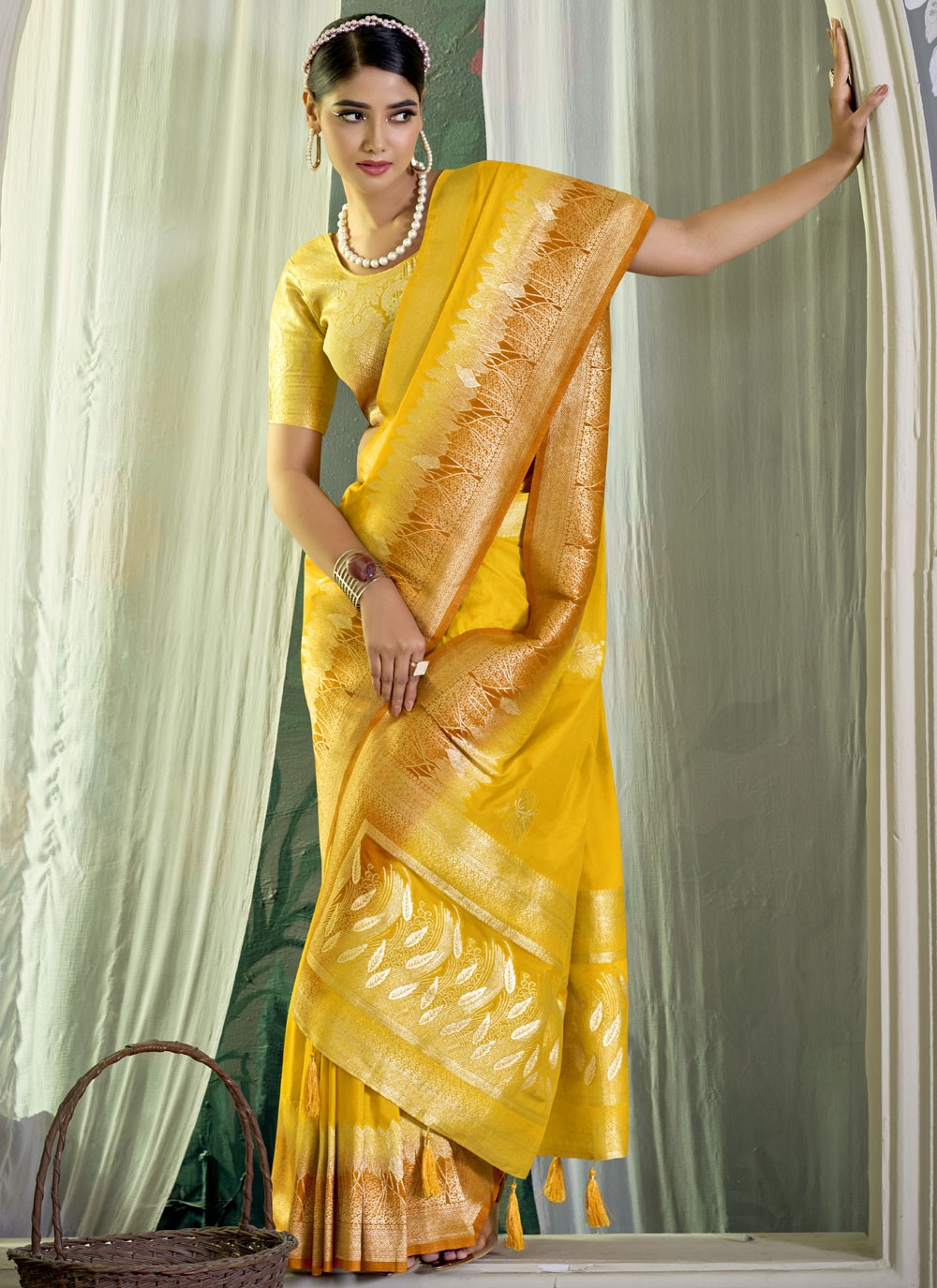 Weaving Zari Pure Crepe Saree - S11570