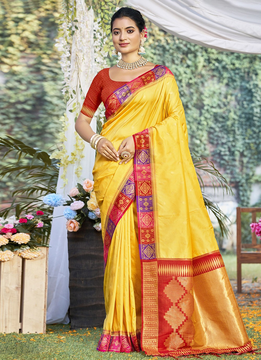 Classic Weaving Zari Silk Cream Saree - S11410