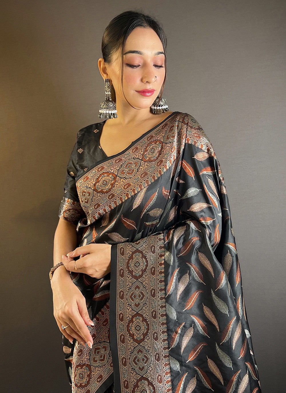 Trendy Woven Silk Saree - S8110