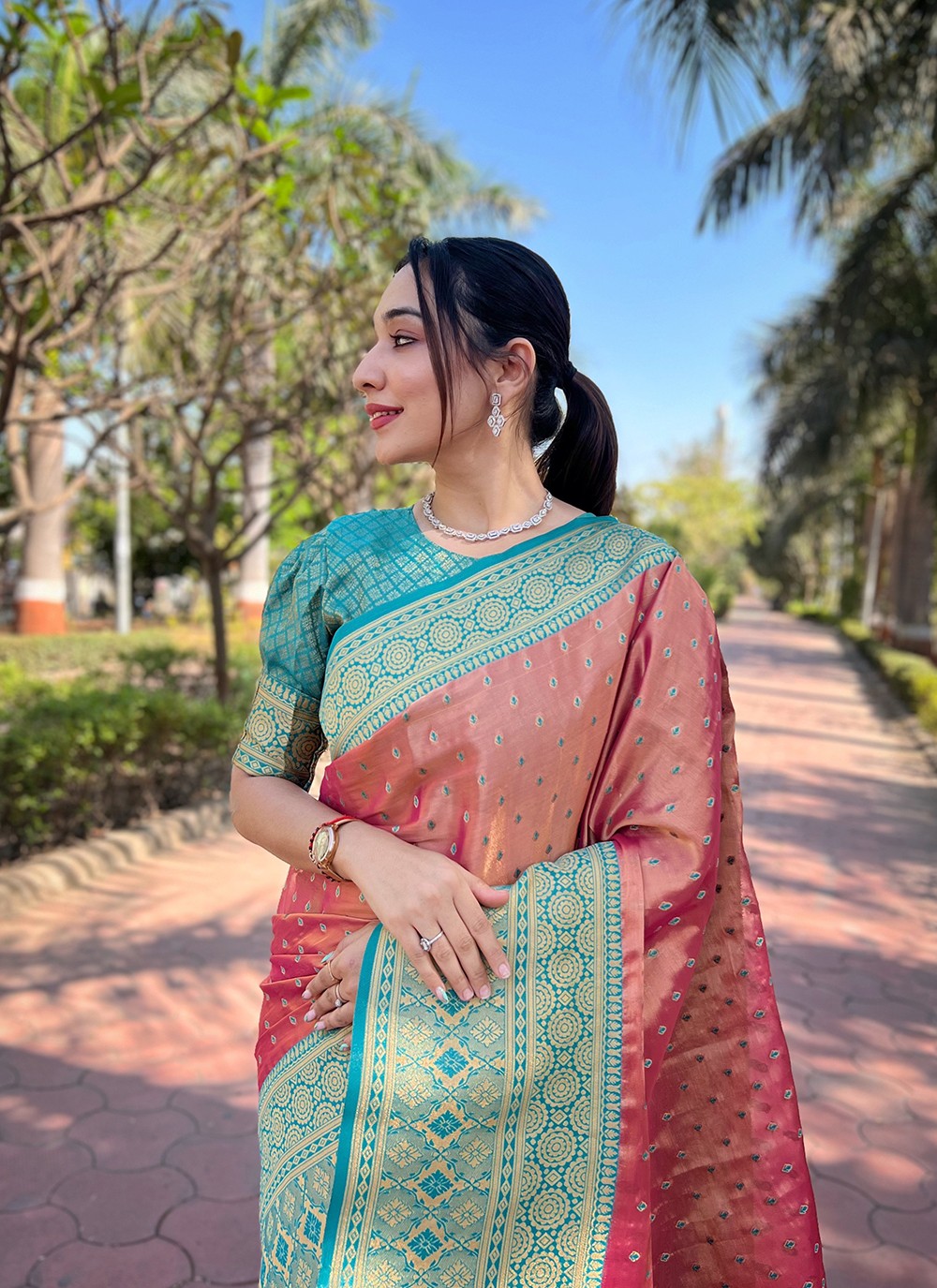 Trendy Weaving Zari Silk, Tissue Saree - S8292